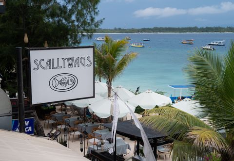 Exterior Scallywags Resort 
