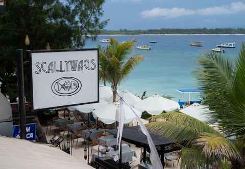 Exterior Scallywags Resort 