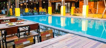 Swimming Pool 2 OYO 1099 Bandini Riverside Cottage