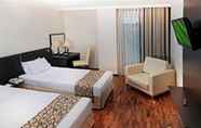 Kamar Tidur 4 Weta International Hotel