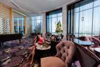 บาร์ คาเฟ่ และเลานจ์ Hotel Ciputra World Surabaya managed by Swiss-Belhotel International