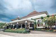 Bangunan The Royale Krakatau Hotel