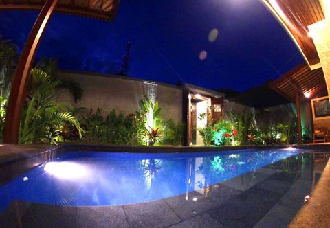 Swimming Pool Villa Sahabat