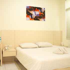 Bedroom 1 Hotel SWK 95, Yayasan BHAKTI LUHUR JALAN KAPUAS FI NO 22 jalan raya wisma Tropodo waru Sidoarjo 酒店