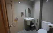 In-room Bathroom 7 Hotel Makmur