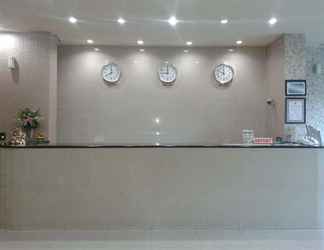 Lobby 2 Hotel Makmur