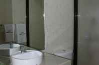 Toilet Kamar Royal Parbina Hotel