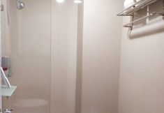 In-room Bathroom 5 Hotel Zenith Kendari