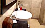 Toilet Kamar 5 Hotel Zenith Kendari