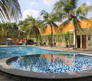 Swimming Pool 5 Narita Hotel Surabaya
