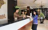 Lobby 3 Narita Hotel Surabaya