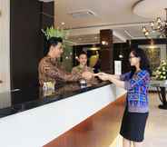 Lobby 3 Narita Hotel Surabaya