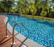Swimming Pool 7 Narita Hotel Surabaya