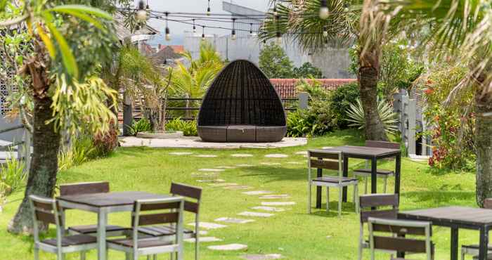 Quầy bar, cafe và phòng lounge D'Fresh Hotel & Resto Manage by Ascent Malang