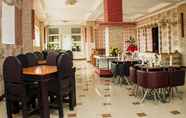 Restaurant 7 Grand City Hotel Batu