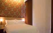 ห้องนอน 4 deMIRA Hotel Gubeng Surabaya