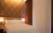 Bedroom 4 deMIRA Hotel Gubeng Surabaya