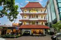 Bên ngoài Cipta Hotel Wahid Hasyim