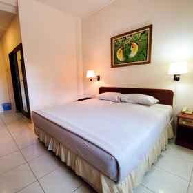 OYO 90049 Hotel Nikki 1, 酒店 Pasar Umasari Kesambi