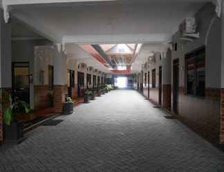 Lobby 2 Tristar Hotel Madiun