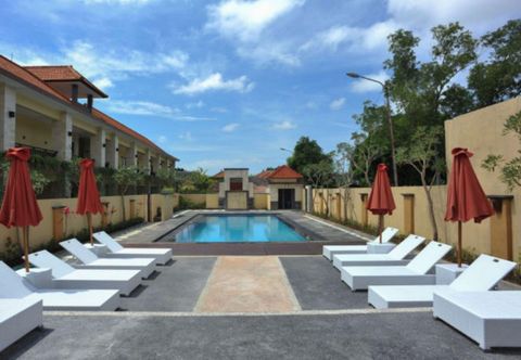 Swimming Pool Bali Mega Hotel