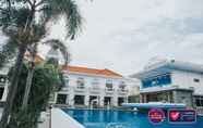 Swimming Pool 2 Adhiwangsa Hotel & Convention Hall