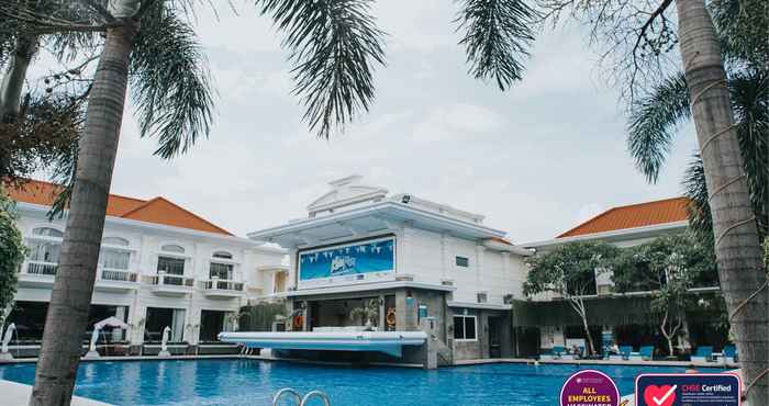 Kolam Renang Adhiwangsa Hotel & Convention Hall