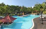 สระว่ายน้ำ 6 Bintang Bali Resort