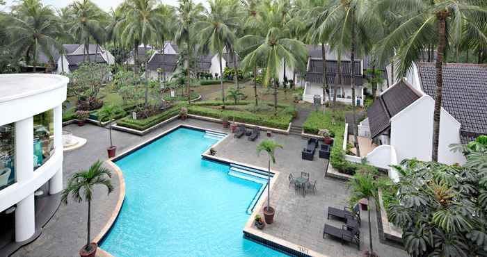 Kolam Renang Aryaduta Lippo Village