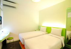 Bedroom 2 Swift Inn Aeropolis Airport