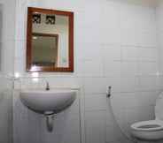 In-room Bathroom 6 Hotel Augusta Lembang