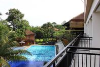 Hồ bơi Bumi Cikeas Hotel - Convention  & Resort