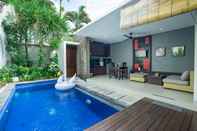 สระว่ายน้ำ Samaja Beachside Villas