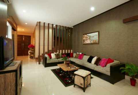 Lobi Elliottii Residence Pondok Hijau