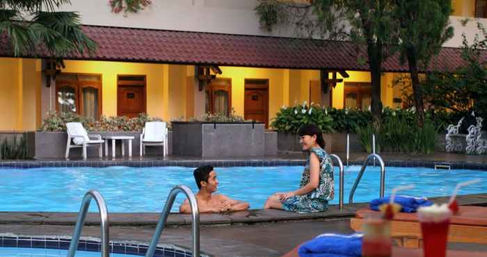 Swimming Pool Cakra Kembang Hotel