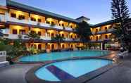 Swimming Pool 2 Cakra Kembang Hotel