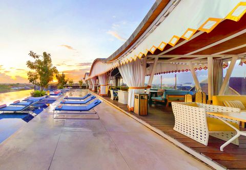 Swimming Pool TS Suites Seminyak