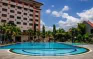 Kolam Renang 5 The Sunan Hotel Solo