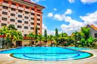 Swimming Pool The Sunan Hotel Solo