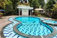 Kolam Renang Rizen Premiere Hotel