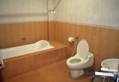 In-room Bathroom 7 Grand Wisata Hotel Ende