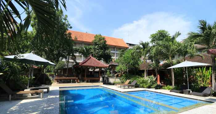 Swimming Pool Ayu Lili Garden Hotel