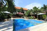 Swimming Pool Ayu Lili Garden Hotel