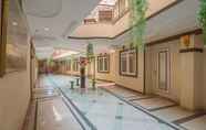 Lobby 2 RedDoorz near Setrasari Mall 2