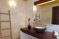 In-room Bathroom Gili Exotic Villa