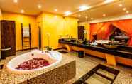 In-room Bathroom 2 Kupu Kupu Jimbaran Beach Club & Spa by Loccitane