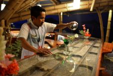 バー、カフェ、およびラウンジ Villa Almarik Resort