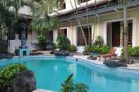 Swimming Pool Villa Puri Royan