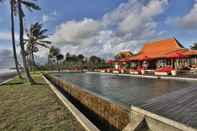 Kolam Renang Amarta Beach Retreat by Karaniya Experience