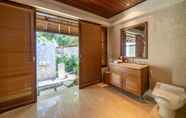 In-room Bathroom 7 Villa Yasmine By Nakula